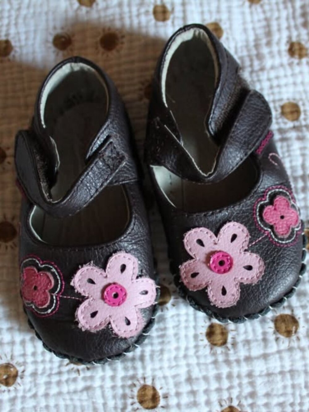 🌸 Pediped Baby Shoes – Size 5.5–6 (Brown Leather w/ Pink Flowers)